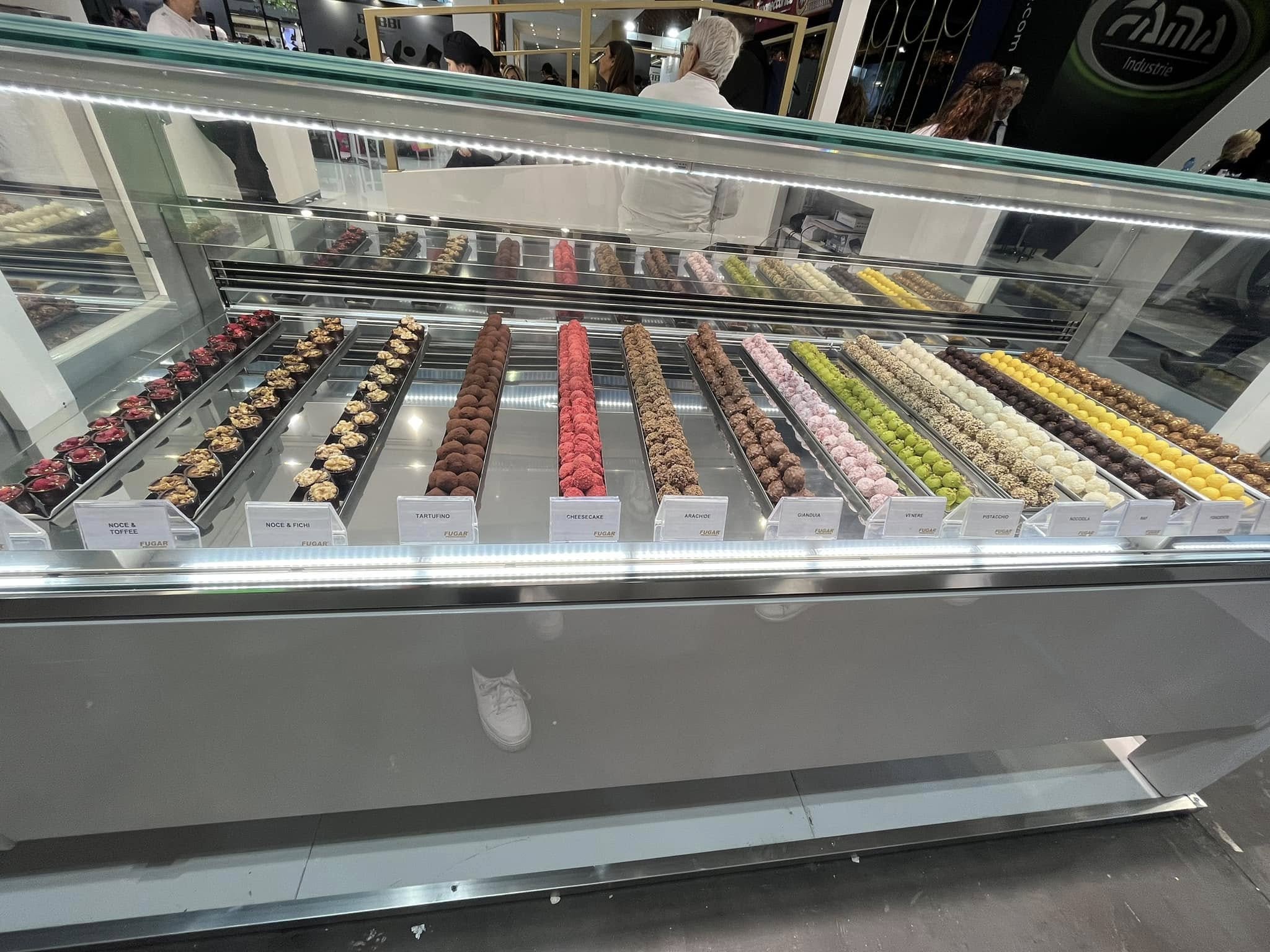 La vetrina dei gusti di Gelateria Splash